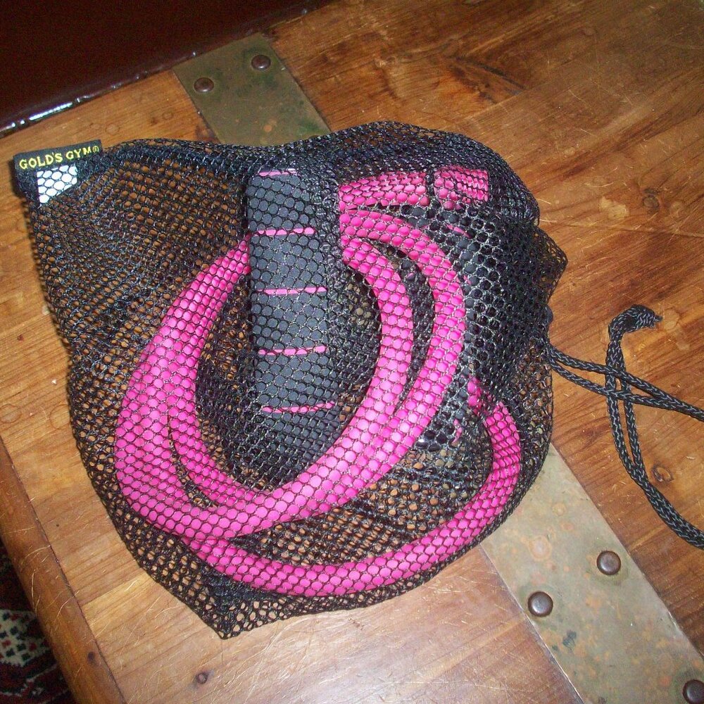 Gold's Gym Double Handled Pink Resistance Bands w/ String Bag, nice.